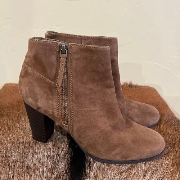 COLE HAAN $280 NWOT Davenport Bootie 7.5 Brown Suede Old Money Sleek Office Fall - Picture 3 of 6